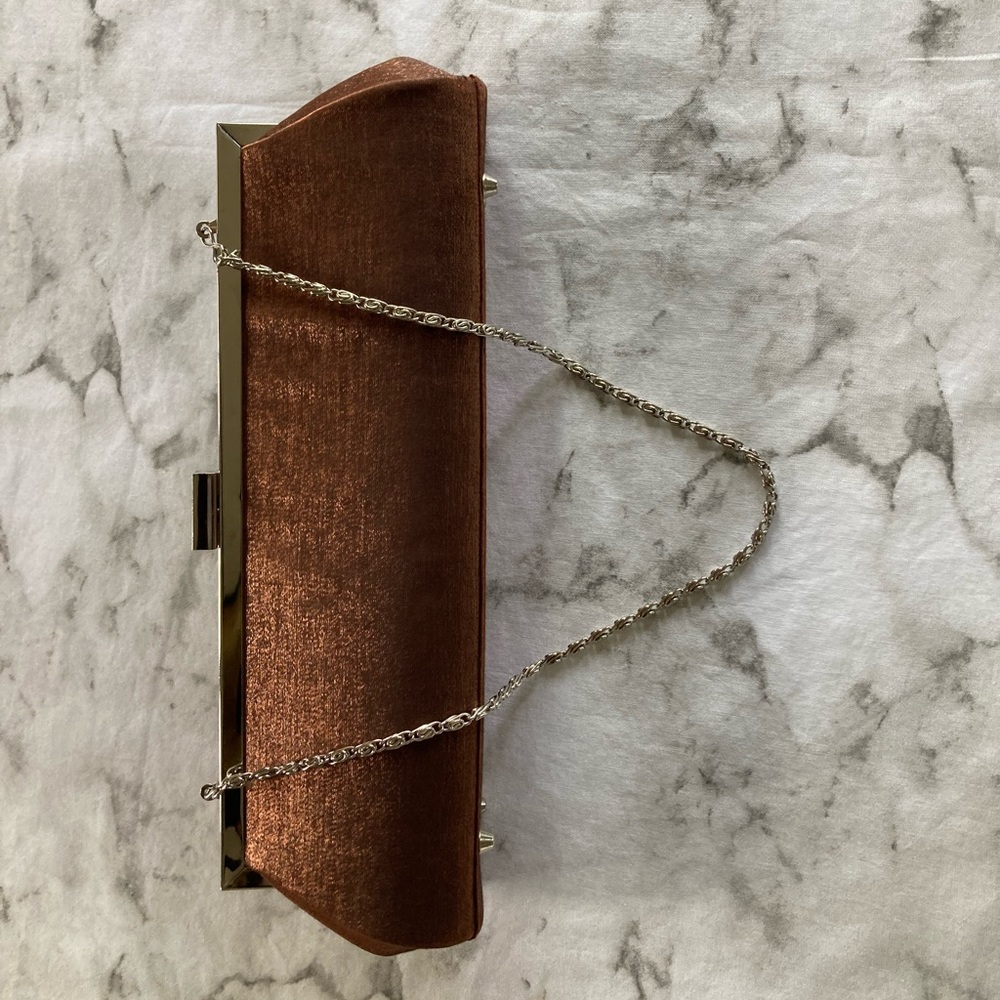 Clutch with chain